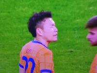 九游娱乐 -泰山队的球迷展示了3面带有敏感