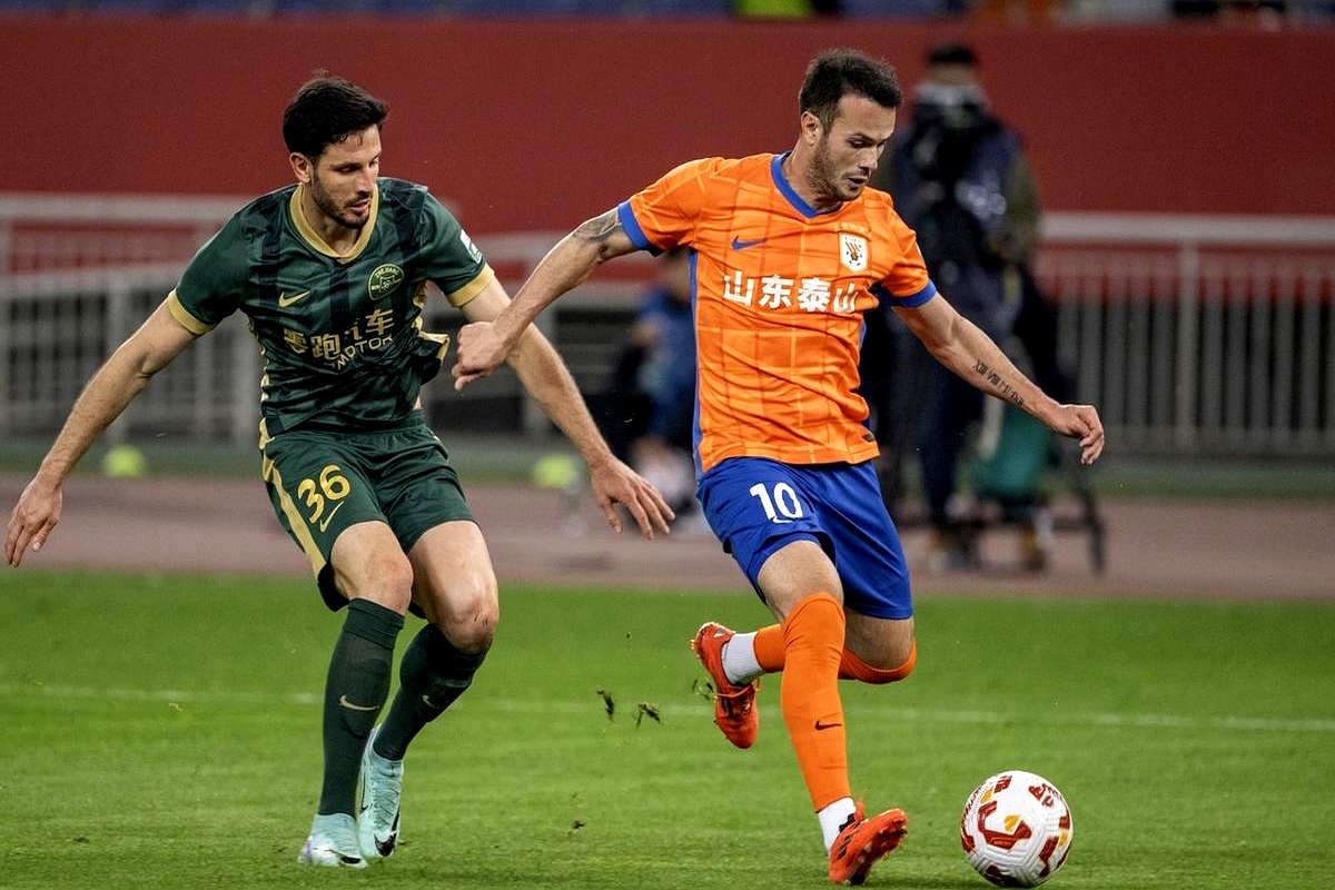 清晨全明星赛焦点战，山东泰山强势反弹，气氛紧张，资深球员宣示担当的简单介绍