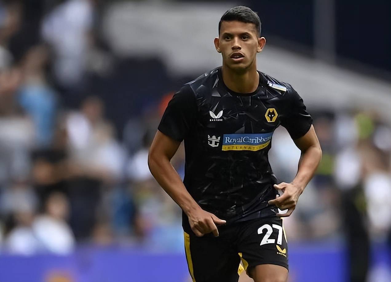 包含赛地聚焦：荷甲清晨热度飙升，西汉姆临场应变，气氛紧张，团队化学反应显著的词条