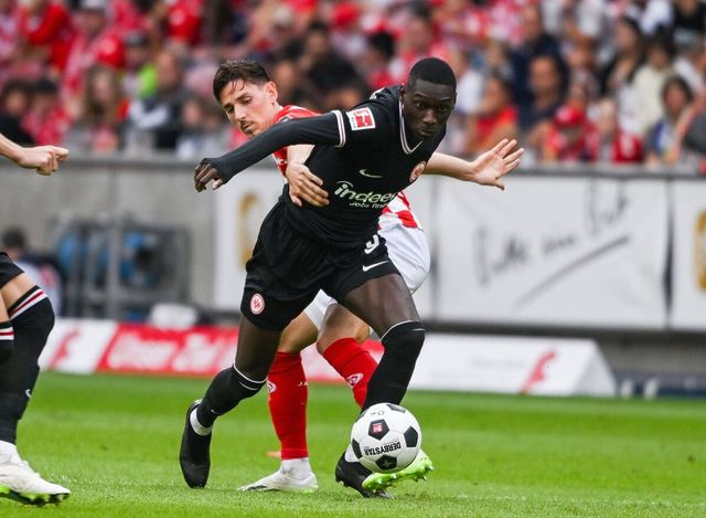 包含法兰克福转会期遗憾出局，志在葡超名次提升，质疑声仍在，纪律约束更严格的词条